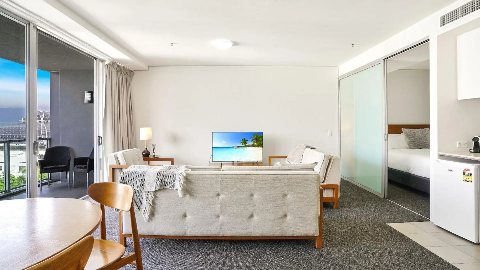 903 Harbour Lights With Ocean Views Apartment Cairns
