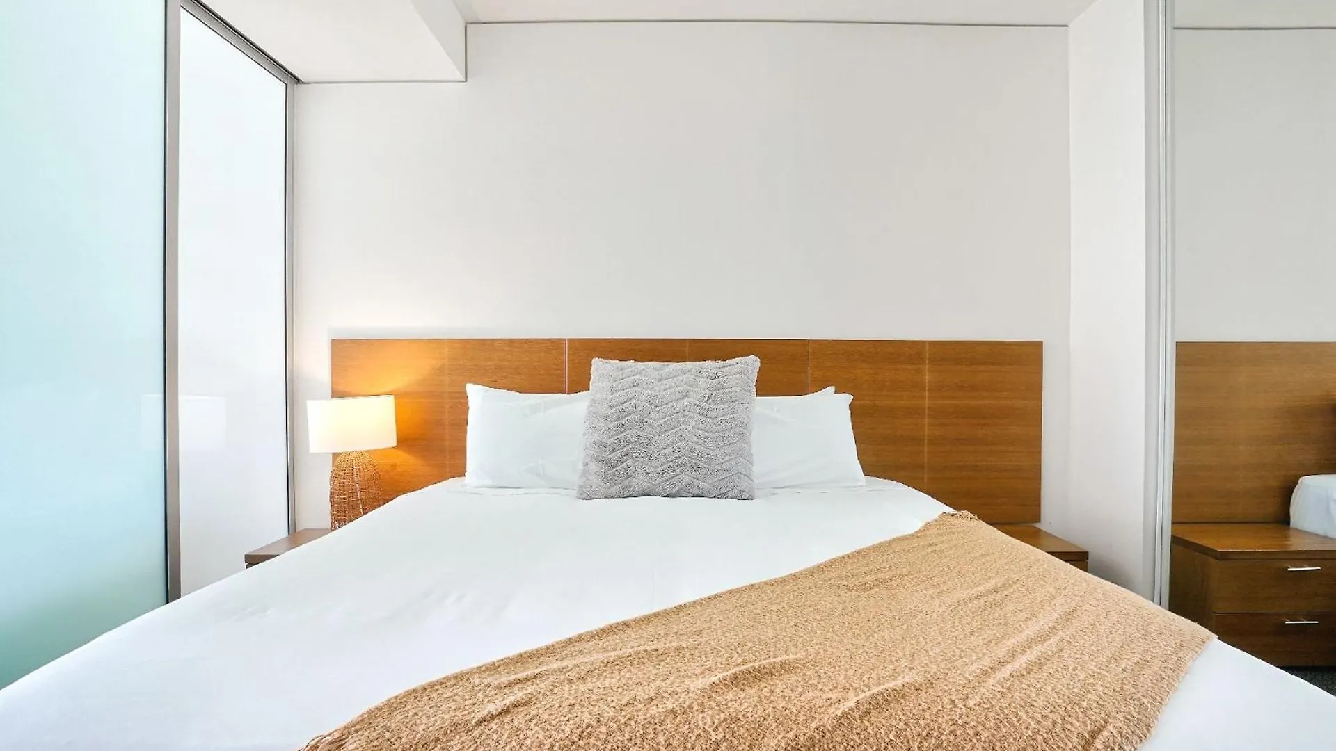 903 Harbour Lights With Ocean Views Apartment Cairns Australia
